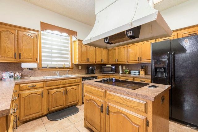 1009 S Peking Street, Mcallen, TX 78501