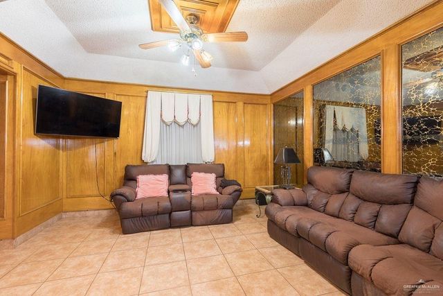 1009 S Peking Street, Mcallen, TX 78501