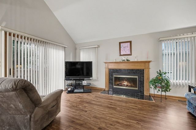 915 Joan Court, Naperville, IL 60540