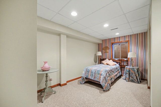 915 Joan Court, Naperville, IL 60540