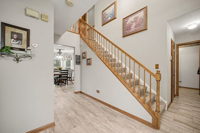 915 Joan Court, Naperville, IL 60540