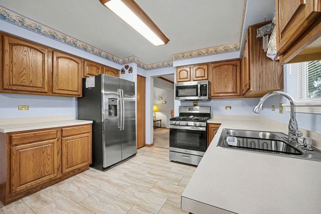 915 Joan Court, Naperville, IL 60540