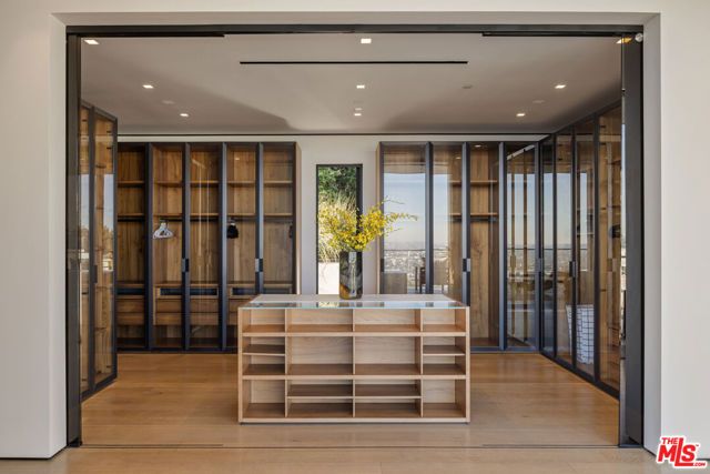 9410 Sierra Mar Place, Los Angeles, CA 90069