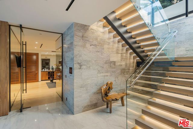 9410 Sierra Mar Place, Los Angeles, CA 90069