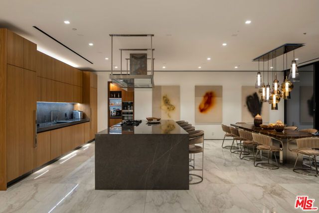 9410 Sierra Mar Place, Los Angeles, CA 90069