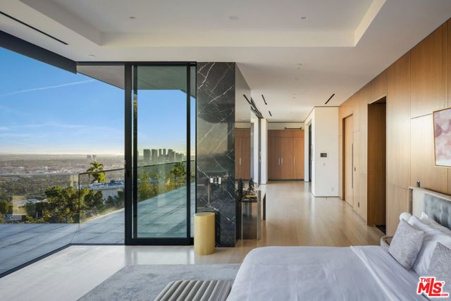 9410 Sierra Mar Place, Los Angeles, CA 90069