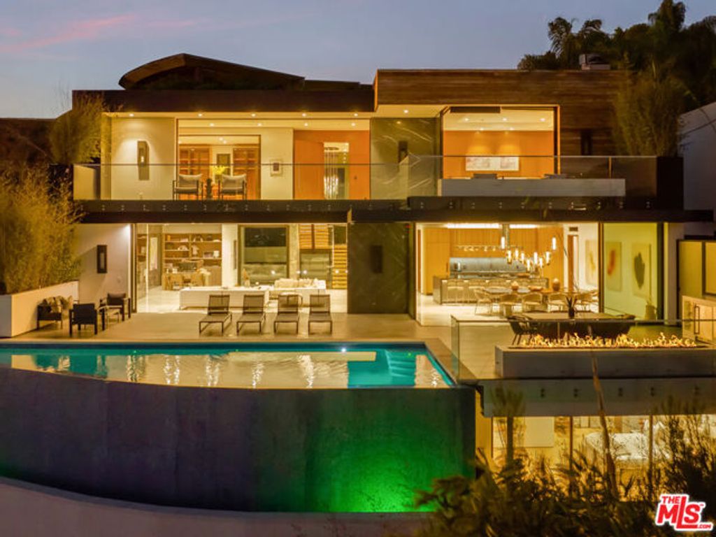 9410 Sierra Mar Place, Los Angeles, CA 90069