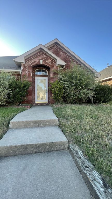 1629 Arbor Creek Drive, Garland, TX 75040