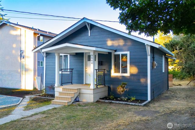 9044 9th Avenue SW, Seattle, WA 98106