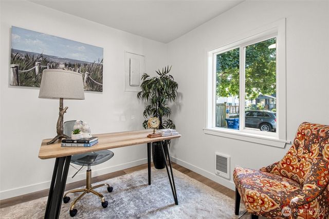 9044 9th Avenue SW, Seattle, WA 98106