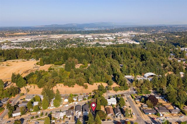 9044 9th Avenue SW, Seattle, WA 98106