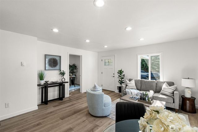 9044 9th Avenue SW, Seattle, WA 98106