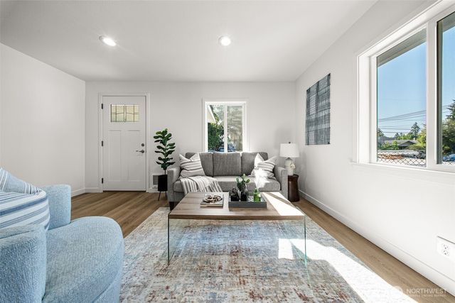 9044 9th Avenue SW, Seattle, WA 98106