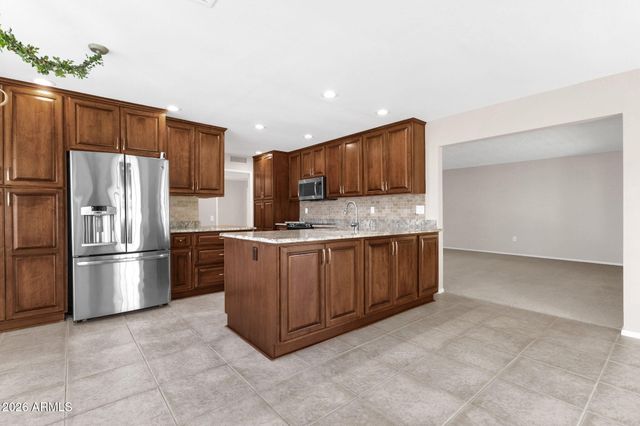 19041 N LAKE FOREST Drive, Sun City, AZ 85373