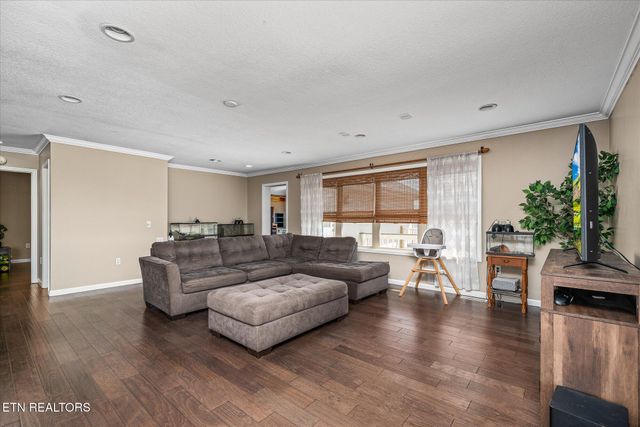 82 Browns Gap Rd, Crossville, TN 38555