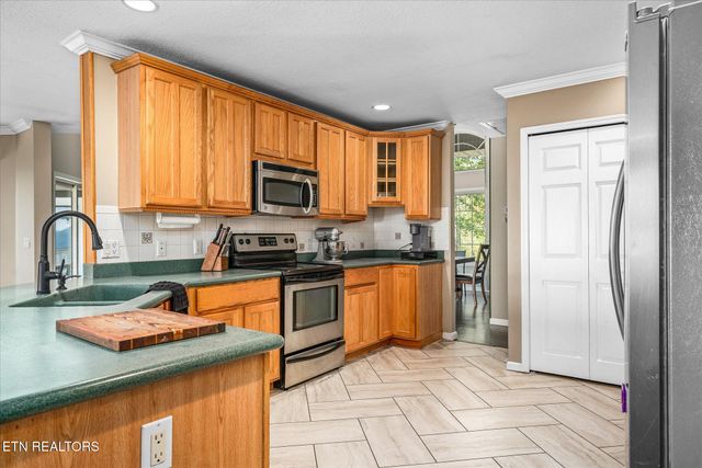 82 Browns Gap Rd, Crossville, TN 38555