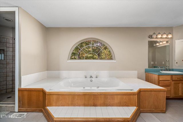 82 Browns Gap Rd, Crossville, TN 38555