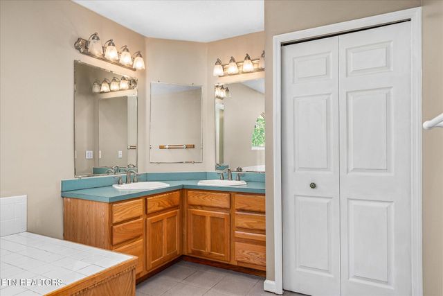 82 Browns Gap Rd, Crossville, TN 38555