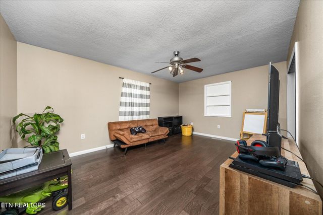 82 Browns Gap Rd, Crossville, TN 38555