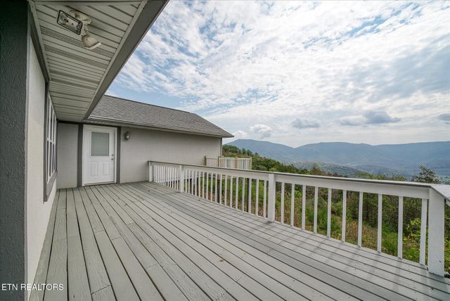 82 Browns Gap Rd, Crossville, TN 38555