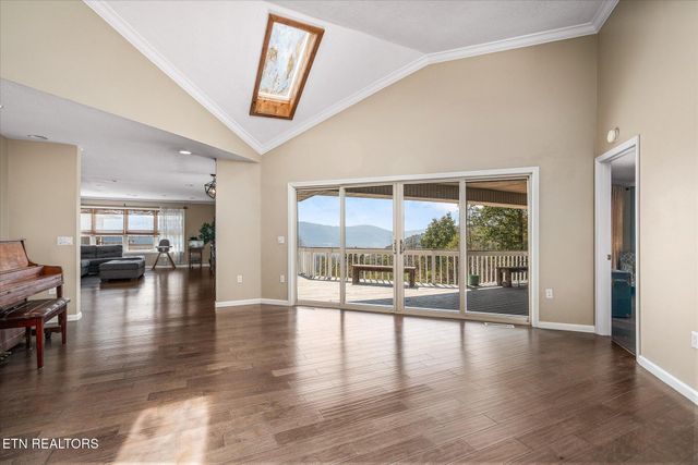 82 Browns Gap Rd, Crossville, TN 38555