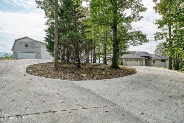 82 Browns Gap Rd, Crossville, TN 38555