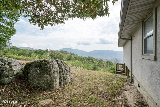 82 Browns Gap Rd, Crossville, TN 38555