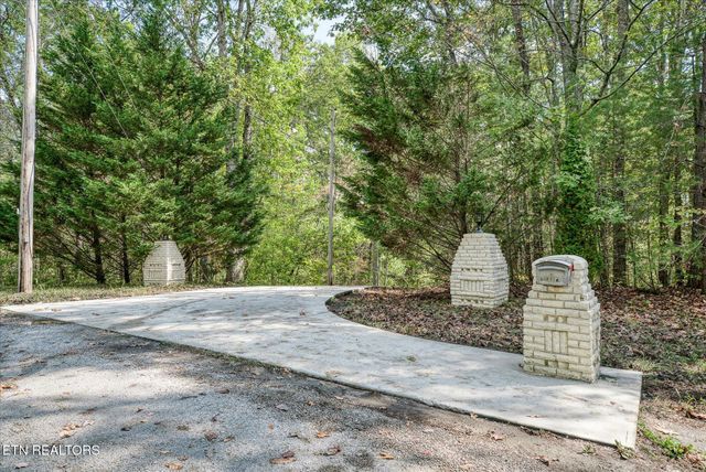 82 Browns Gap Rd, Crossville, TN 38555