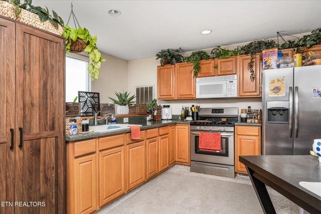 82 Browns Gap Rd, Crossville, TN 38555