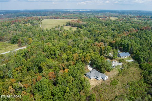 82 Browns Gap Rd, Crossville, TN 38555