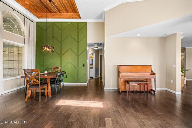 82 Browns Gap Rd, Crossville, TN 38555