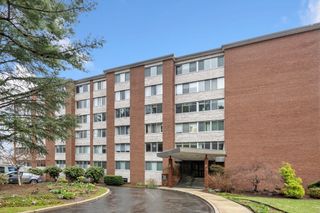 22 Chestnut Pl 607, Brookline, MA 02445