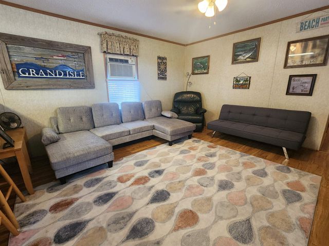 162 Grape Ln, Grand Isle, LA 70358