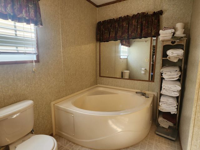 162 Grape Ln, Grand Isle, LA 70358