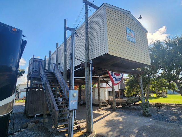 162 Grape Ln, Grand Isle, LA 70358