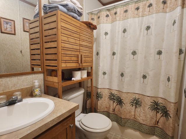 162 Grape Ln, Grand Isle, LA 70358