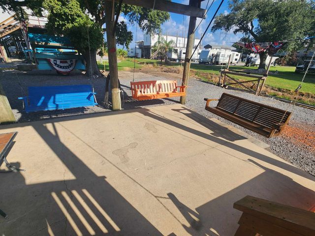 162 Grape Ln, Grand Isle, LA 70358