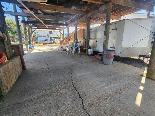 162 Grape Ln, Grand Isle, LA 70358