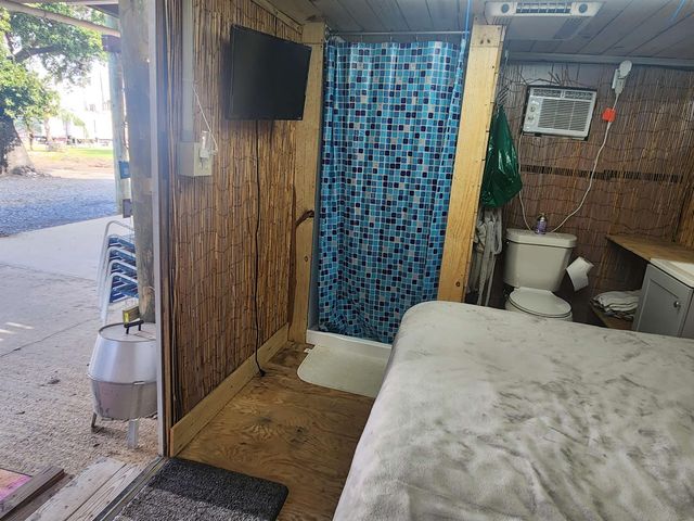 162 Grape Ln, Grand Isle, LA 70358