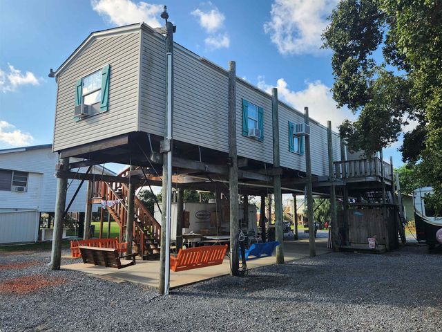 162 Grape Ln, Grand Isle, LA 70358