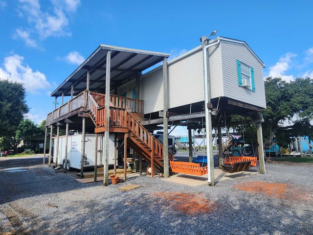 162 Grape Ln, Grand Isle, LA 70358