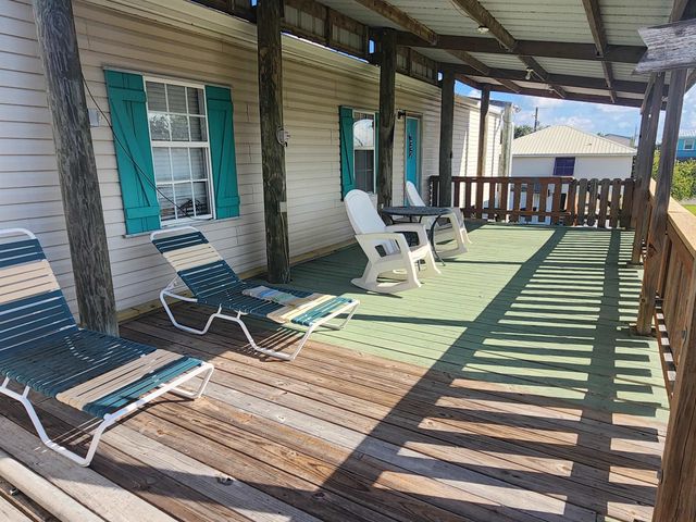 162 Grape Ln, Grand Isle, LA 70358