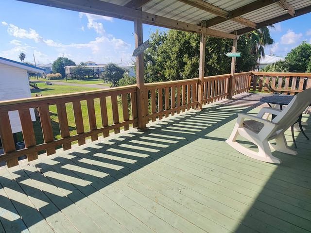 162 Grape Ln, Grand Isle, LA 70358