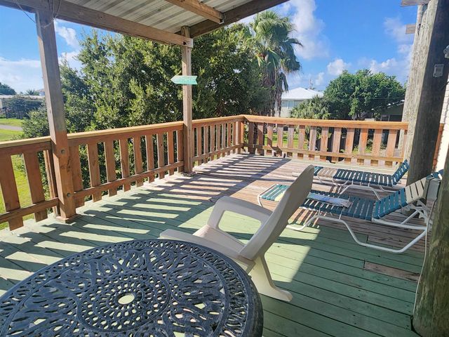 162 Grape Ln, Grand Isle, LA 70358