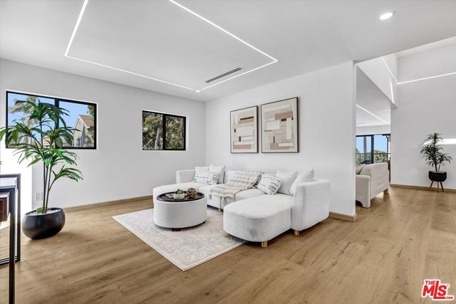 11404 Biona Drive, Los Angeles, CA 90066