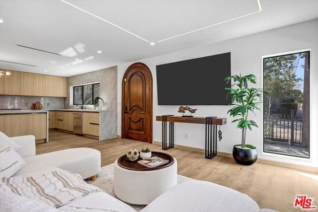 11404 Biona Drive, Los Angeles, CA 90066