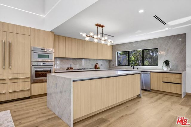 11404 Biona Drive, Los Angeles, CA 90066