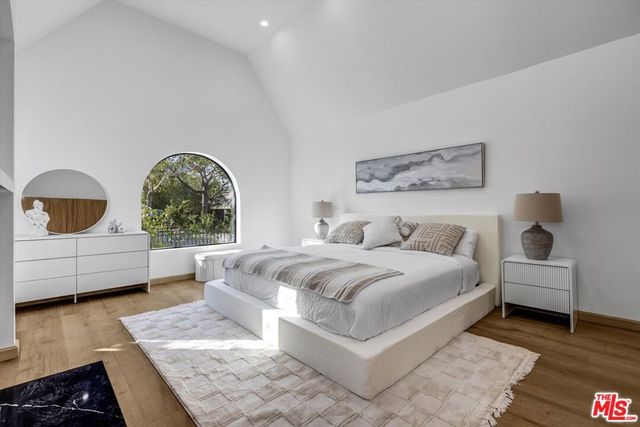 11404 Biona Drive, Los Angeles, CA 90066