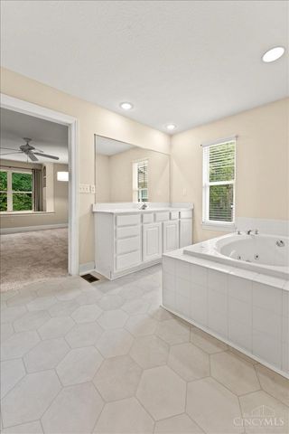1016 Olde Station Court, Fairfield, OH 45014