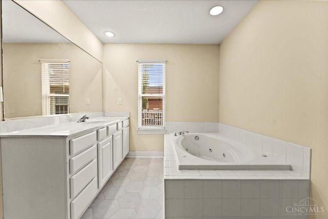 1016 Olde Station Court, Fairfield, OH 45014